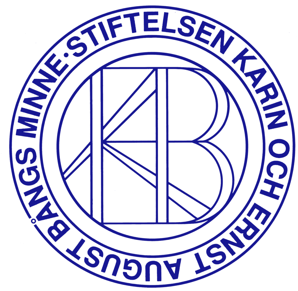 Stiftelsen Karin och Ernst August Bångs logotyp. En cirkel med stiftelsens namn och i mitten initialerna KAEB i ett monogram.