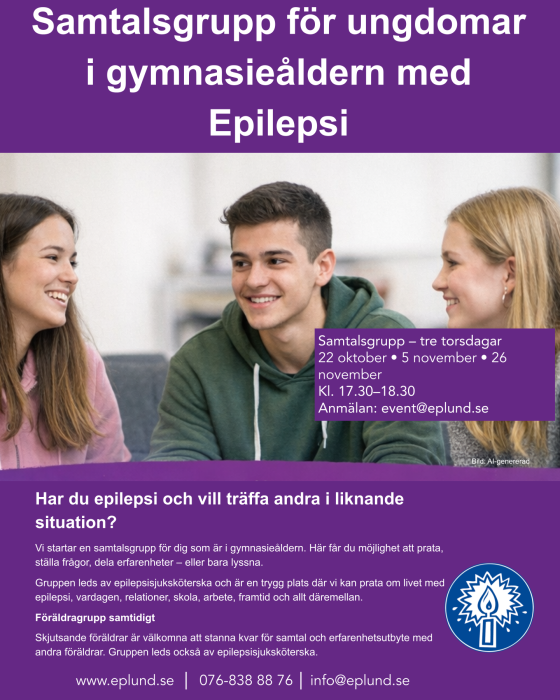 Bild på tre ungdomar som samtalar, mot lila bakgrund. Epilepsiförbundets logotyp, ett brinnande vitt ljus på blå bakgrund i nedre högra hörnet.